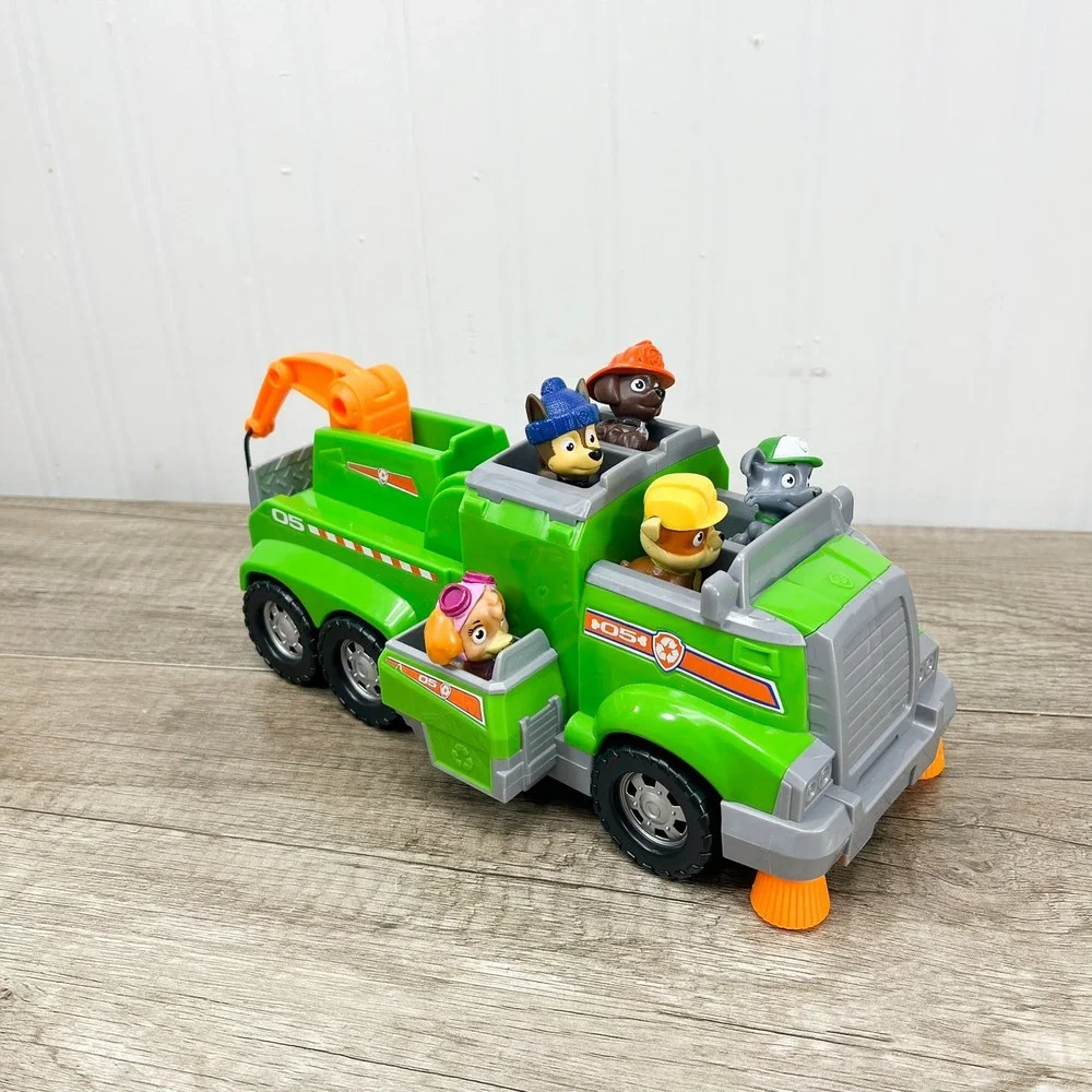 Paw Patrol Rocky Reuse It Deluxe Truck Green Recycling Vehicle with 5 Figures